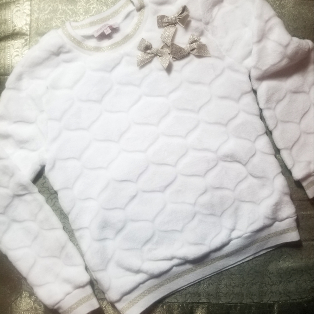 NWOT Lili Gaufrette faux-fur white sweater